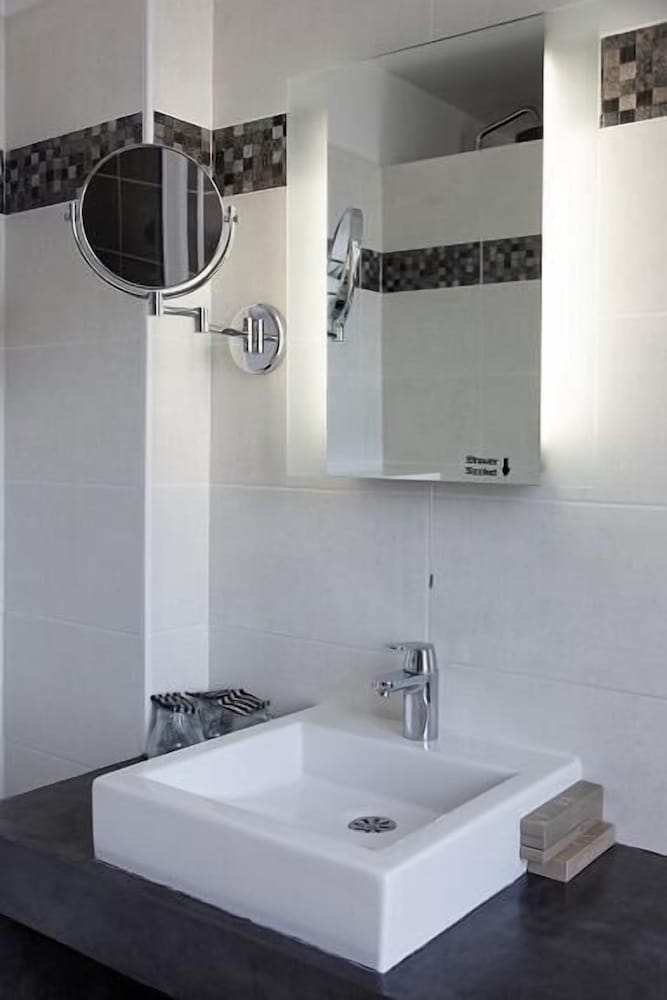 Logis Hôtel du Nord Rest. la Table d'Elisa by null