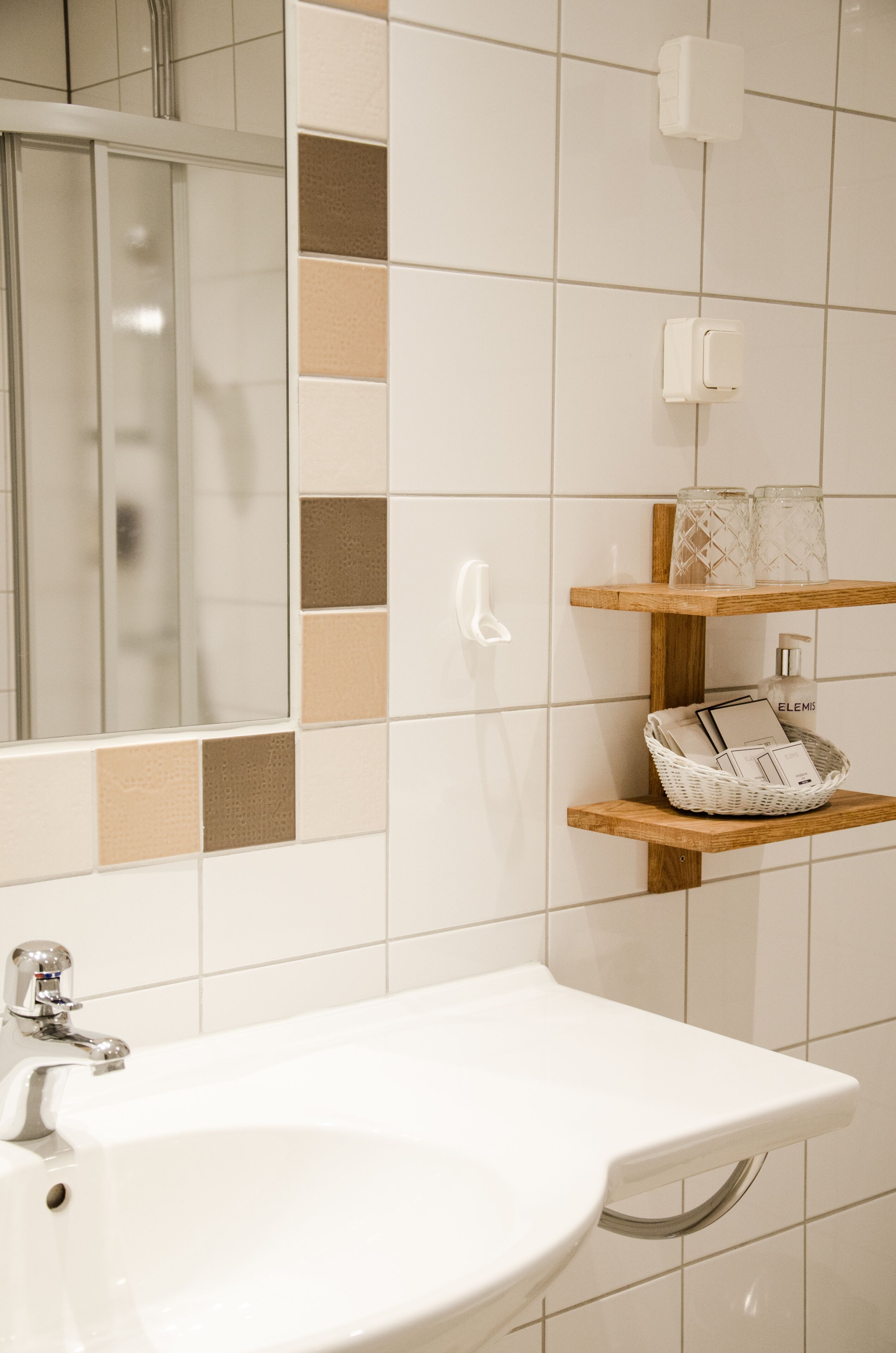superior double room | bathroom | shower, free toiletries, hair dryer, towels
