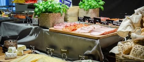 Free daily buffet breakfast