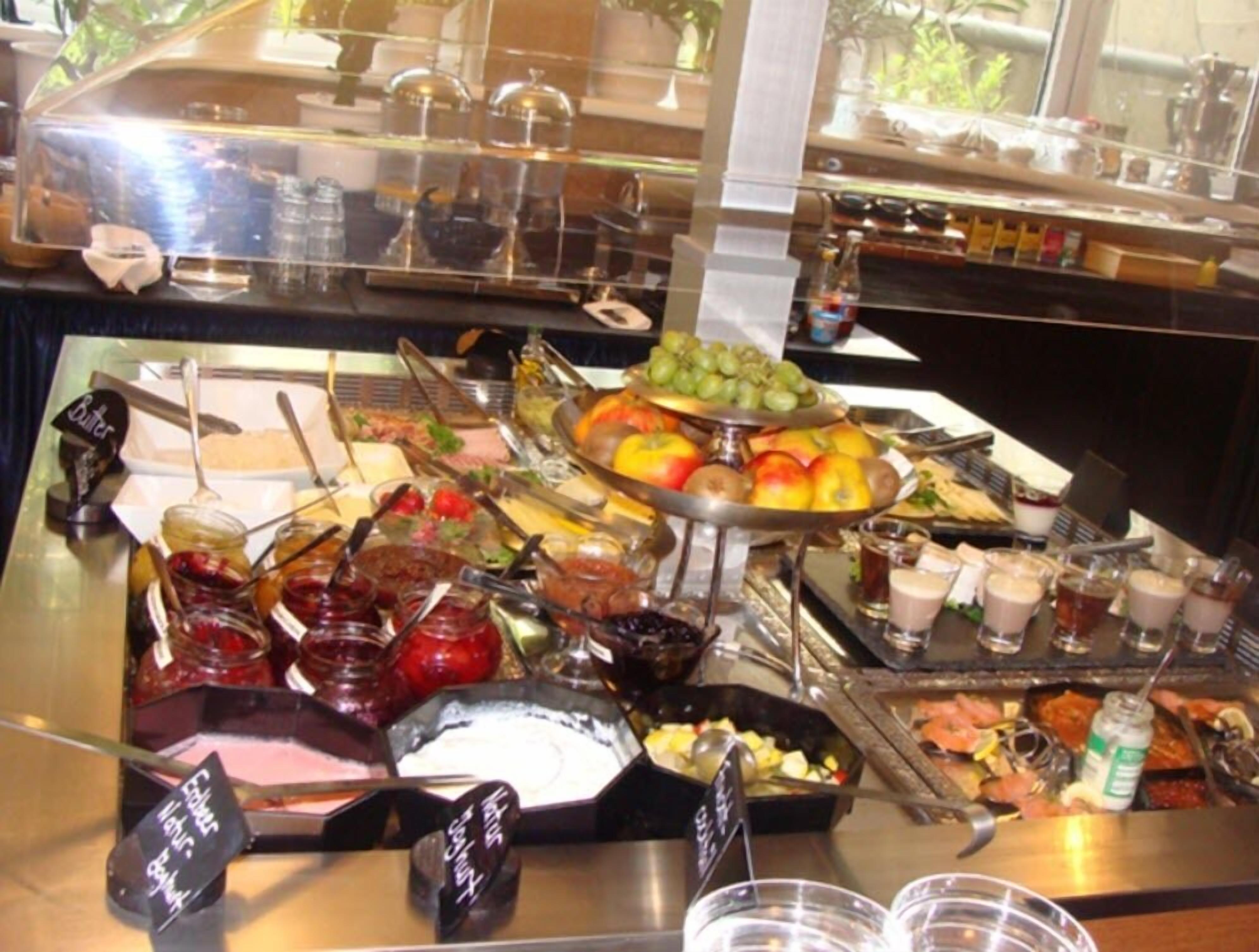 Daily buffet breakfast for a fee