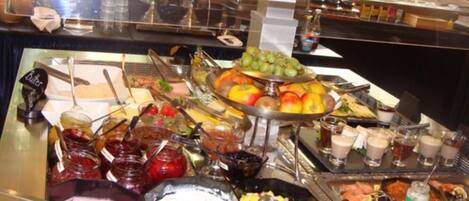 Daily buffet breakfast for a fee