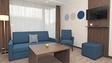 Junior-Suite | Zimmersafe, Schreibtisch, Verdunkelungsvorhänge, Bügeleisen/Bügelbrett