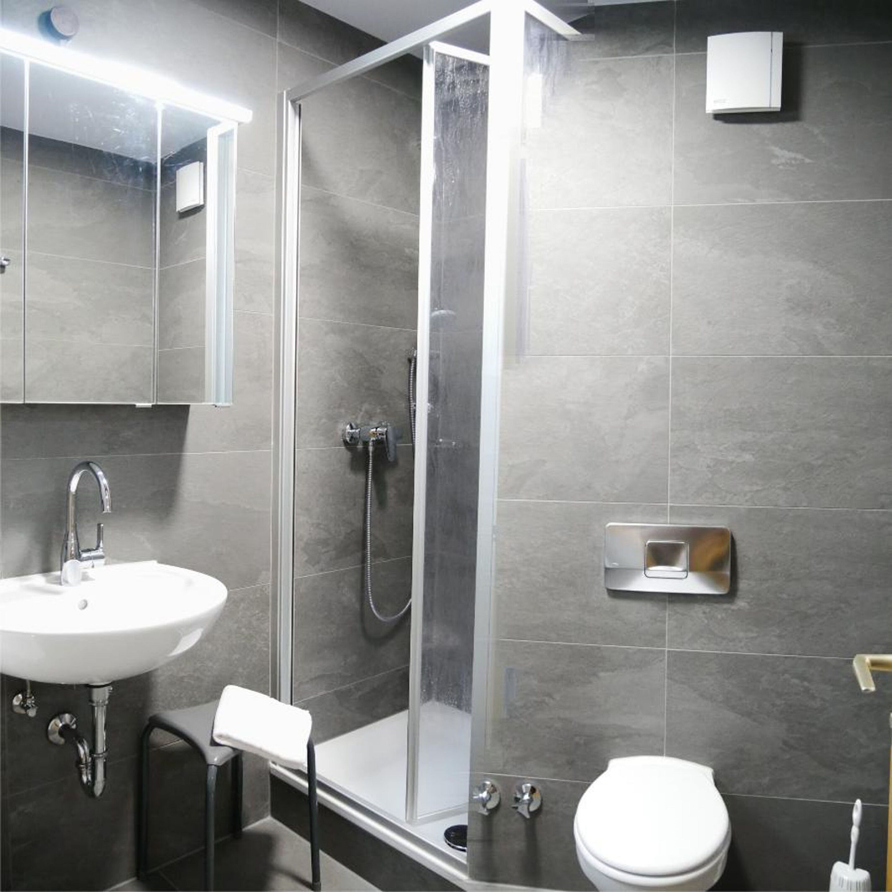 Apartment | Badezimmer | Haartrockner, Handtücher, Seife, Toilettenpapier