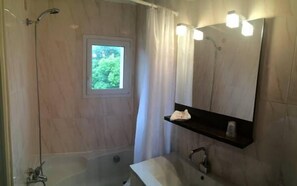 Hair dryer, towels - Hôtel Saint Alban (Saint-Maur-des-Fosses)