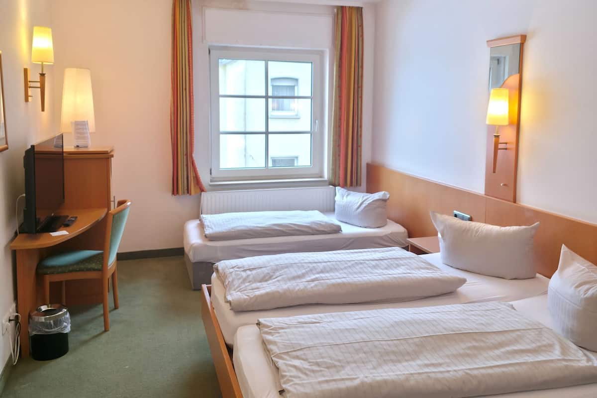Standard Triple Room, Private Bathroom | Desk, free WiFi, bed sheets