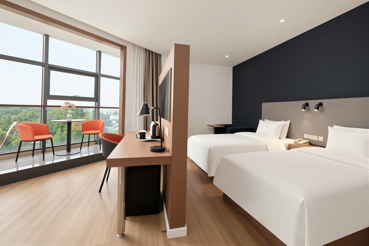Quarto standard, 2 camas de solteiro, sacada (Extra Space) | Cofres nos quartos, escrivaninha, quartos  à prova de som, berços
