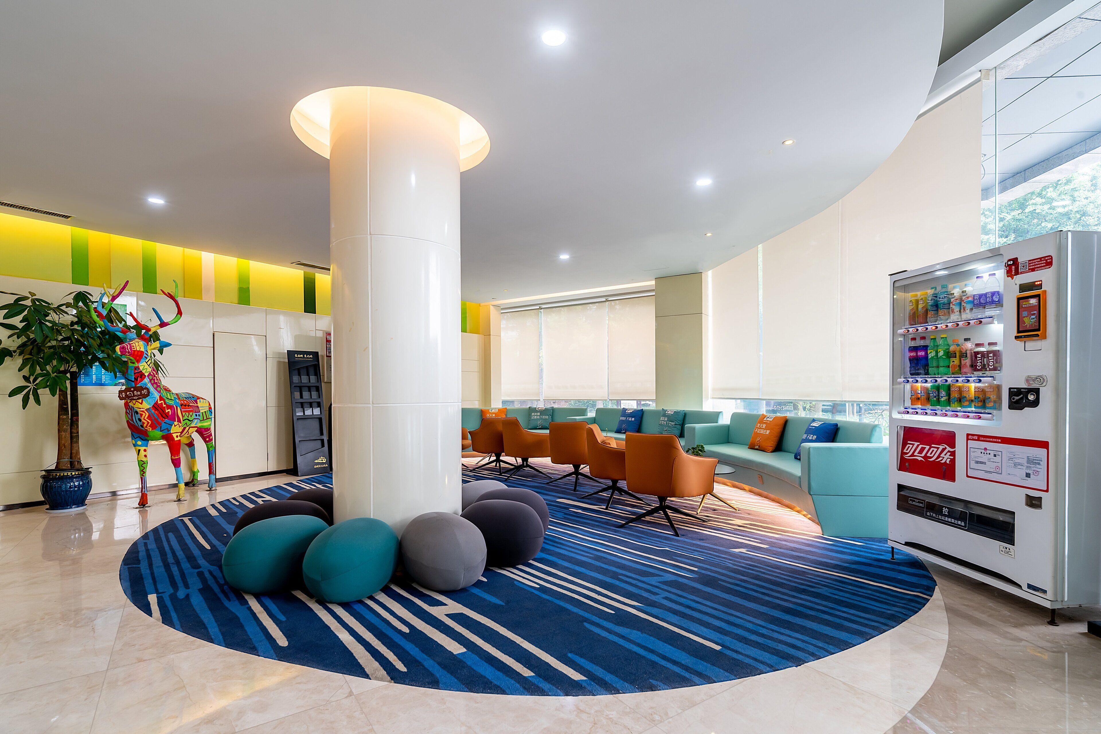 Lobby lounge