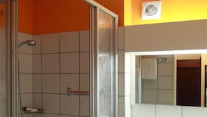 Bathroom - Hotel Waldkur (Leer)