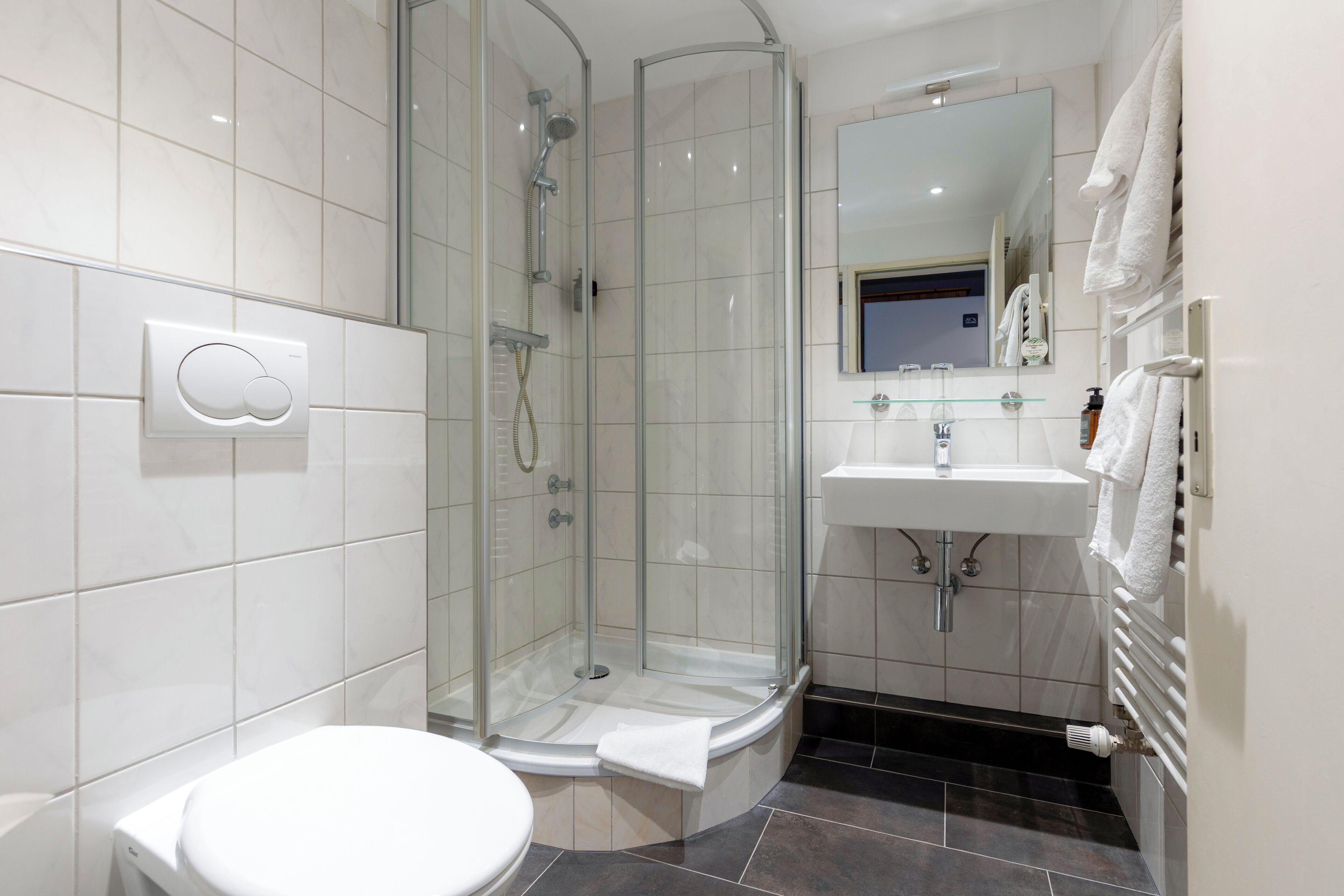 Photo - Auto-Parkhotel Hamburg St Pauli