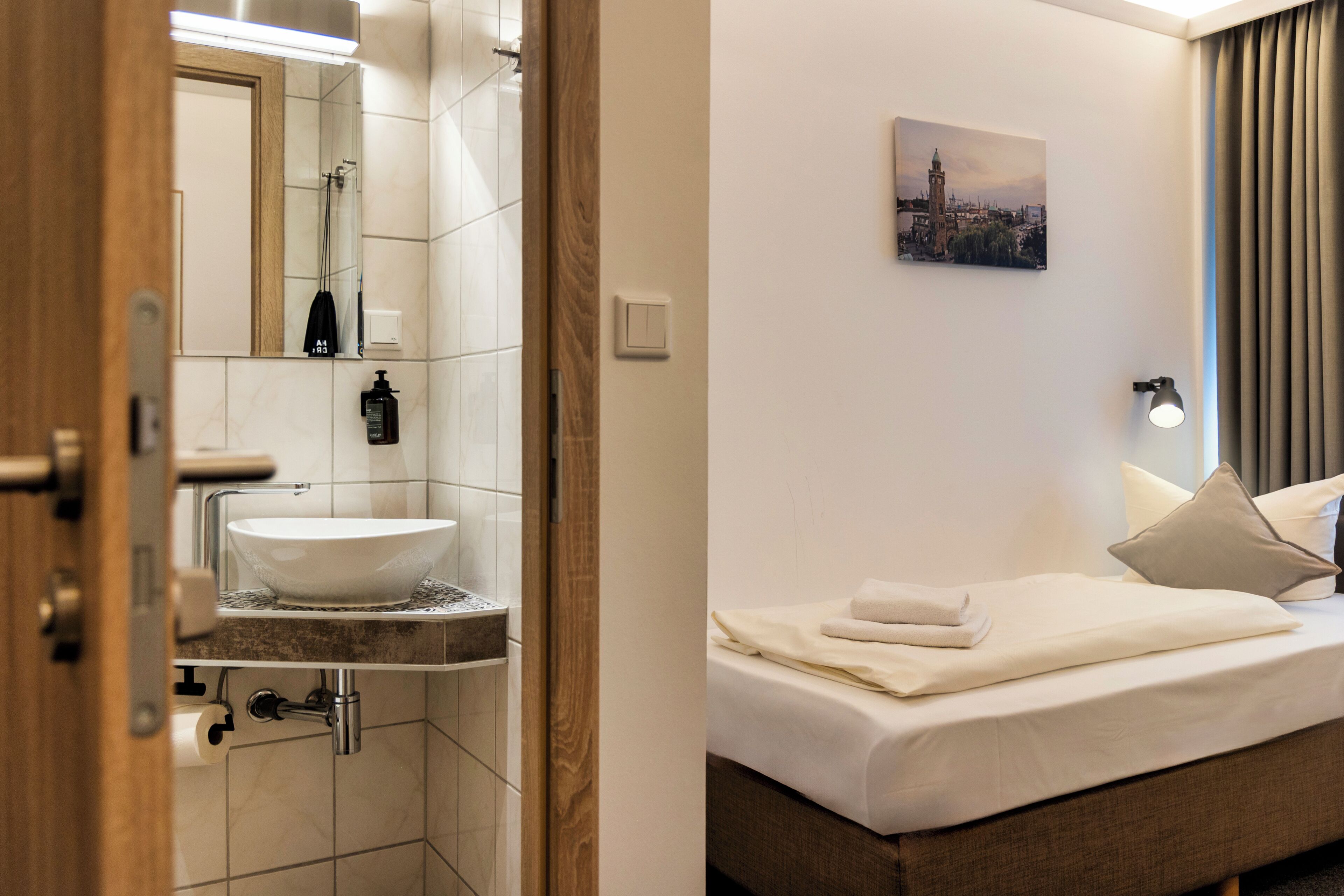 Photo - Auto-Parkhotel Hamburg St Pauli