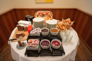 Buffet déjeuner servi tous les jours en supplément