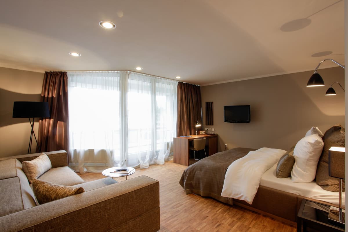 1 bedroom, premium bedding, pillow-top beds, in-room safe