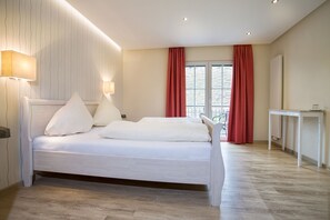 In-room safe, individually decorated, desk, soundproofing - Filla Andre (Ernst)