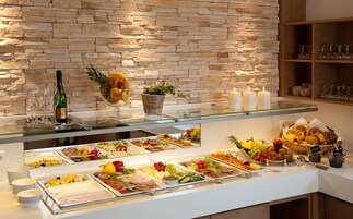Daily full breakfast (EUR 17 per person)