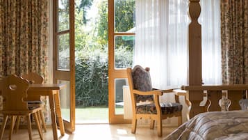 1 habitación, ropa de cama hipoalergénica, cubrecamas y escritorio