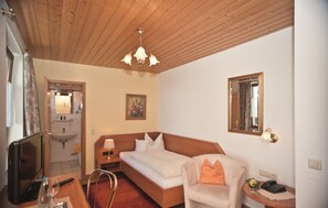 Comfort Single Room | In-room safe, desk, free WiFi, bed sheets - Hotel Landgasthof Kranz (Huefingen)