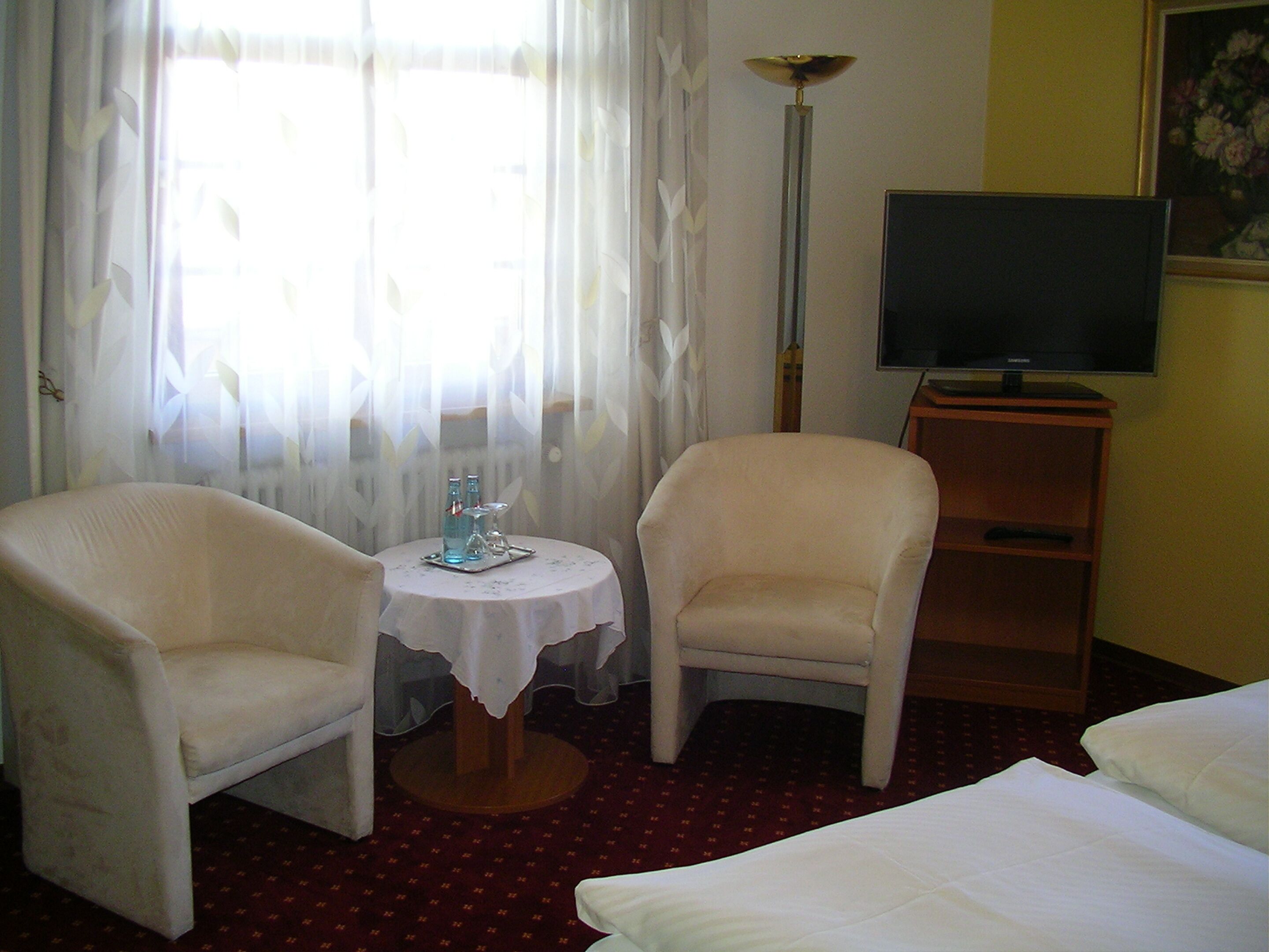 comfort double room | in-room safe, desk, free wifi, bed sheets