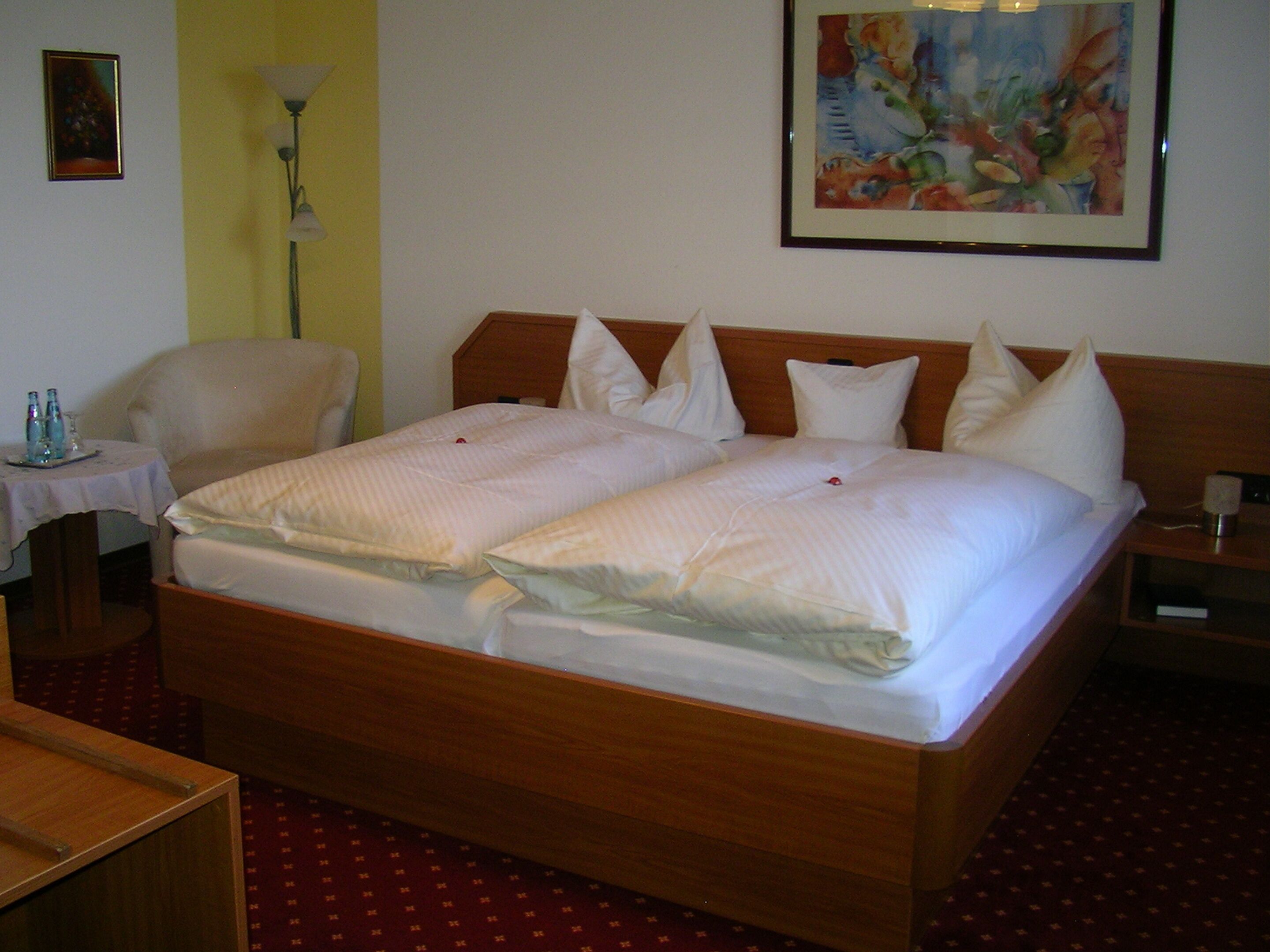 comfort double room | in-room safe, desk, free wifi, bed sheets