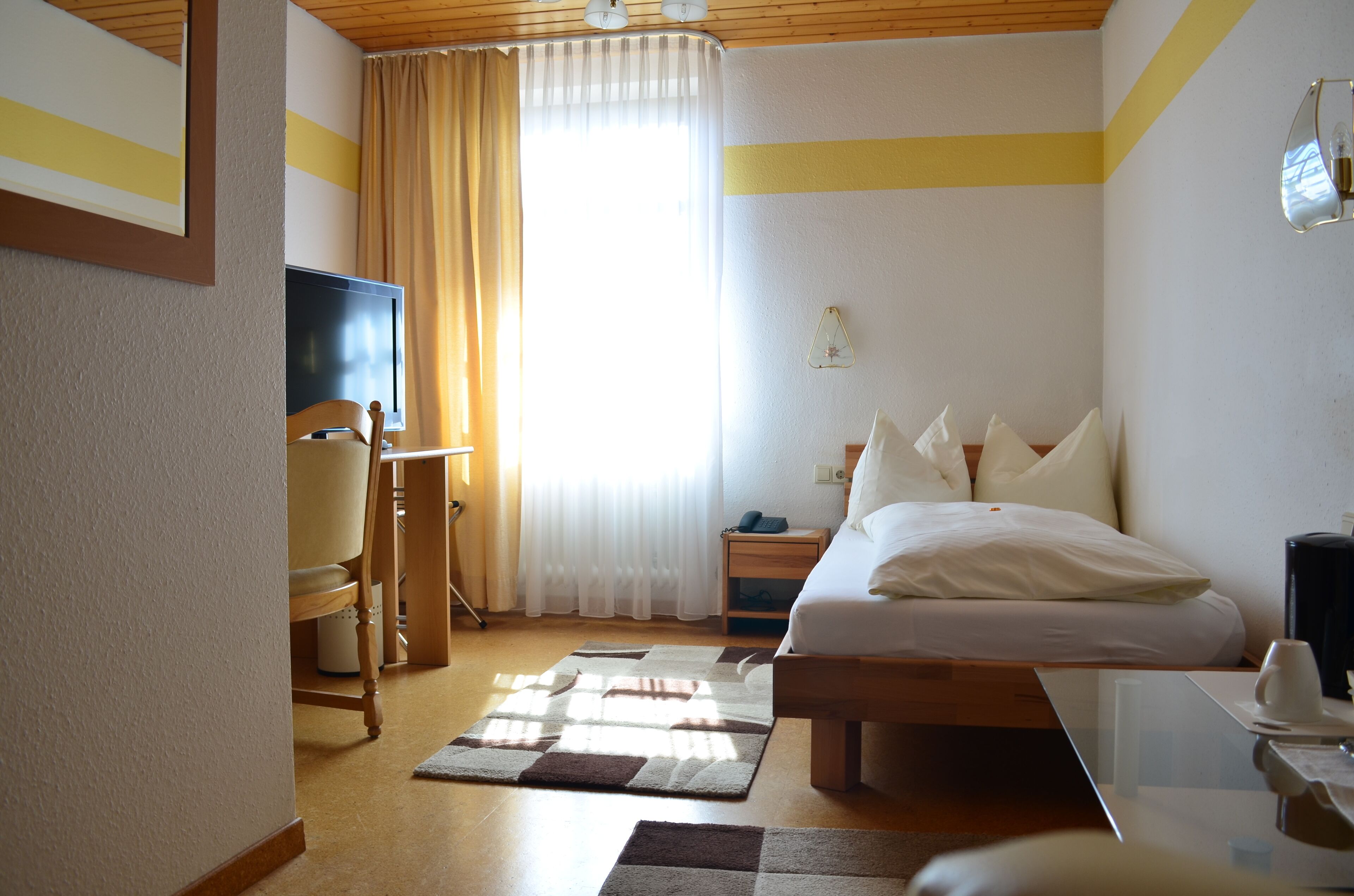 classic single room, annex building | in-room safe, desk, free wifi, bed sheets