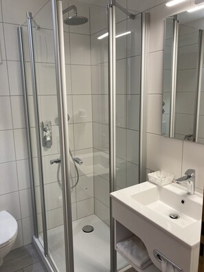 Bathroom - Hotel Landgasthof Kranz (Huefingen)