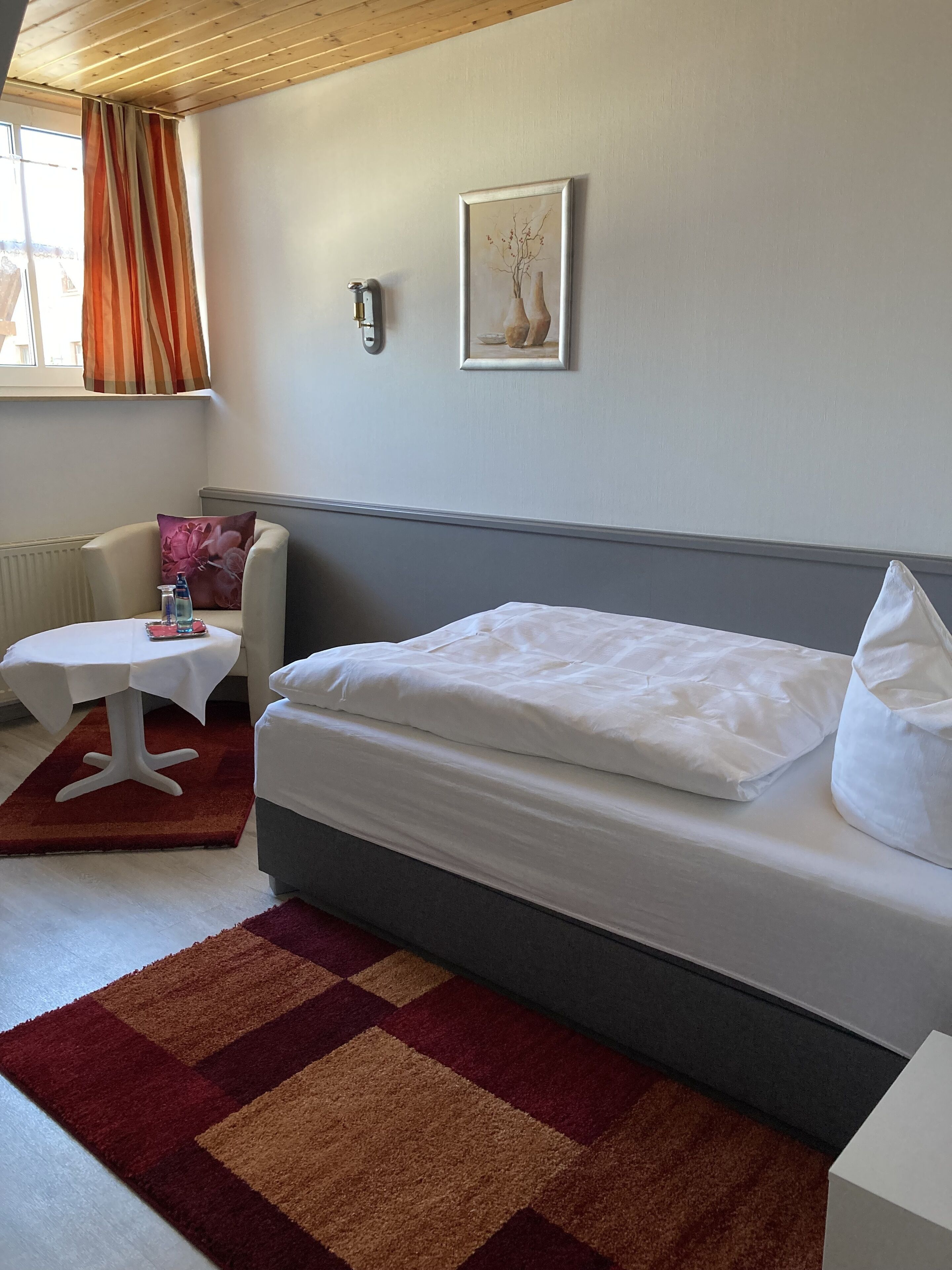 classic single room, annex building | in-room safe, desk, free wifi, bed sheets