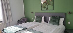 Doppelzimmer | Schreibtisch, laptopgeeigneter Arbeitsplatz, kostenloses WLAN