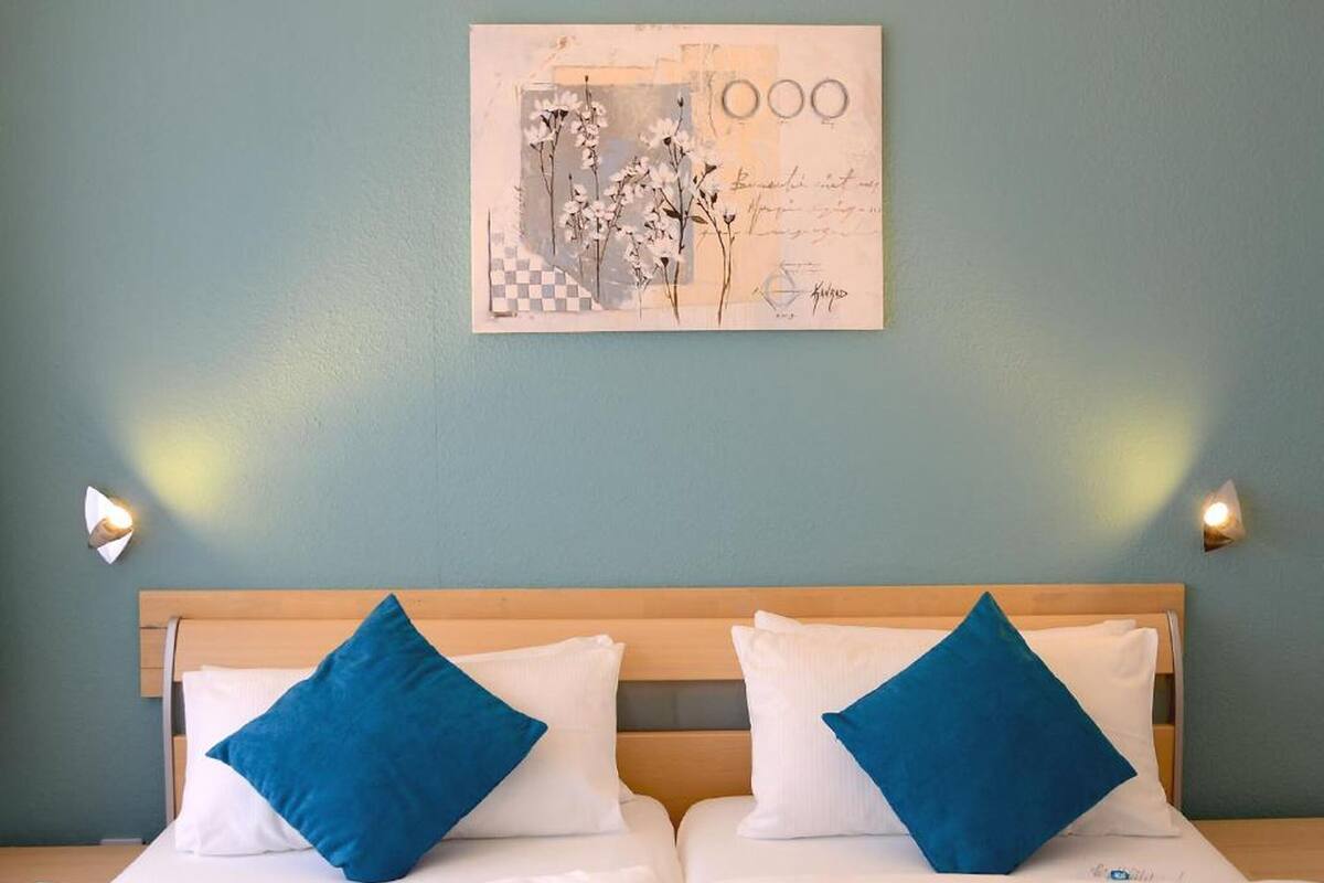 Double Room | Desk, laptop workspace, WiFi (free), bed sheets