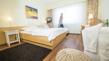 Standard-Doppelzimmer, 1 Doppelbett | Zimmersafe, Schreibtisch, schallisolierte Zimmer, WLAN