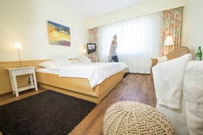 Standard Double Room, 1 Double Bed | In-room safe, desk, soundproofing, WiFi