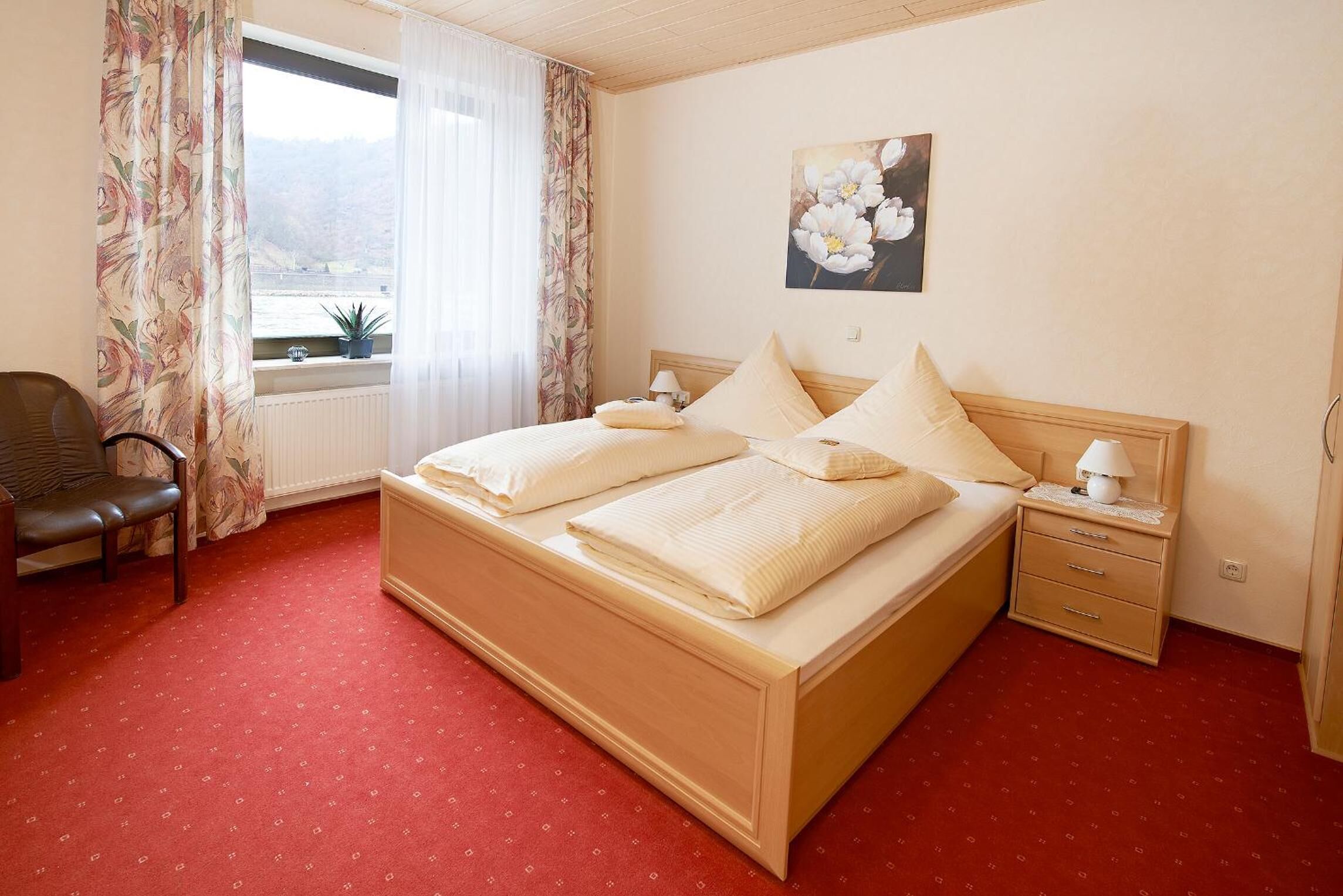 Zimmersafe, kostenloses WLAN, Bettwäsche