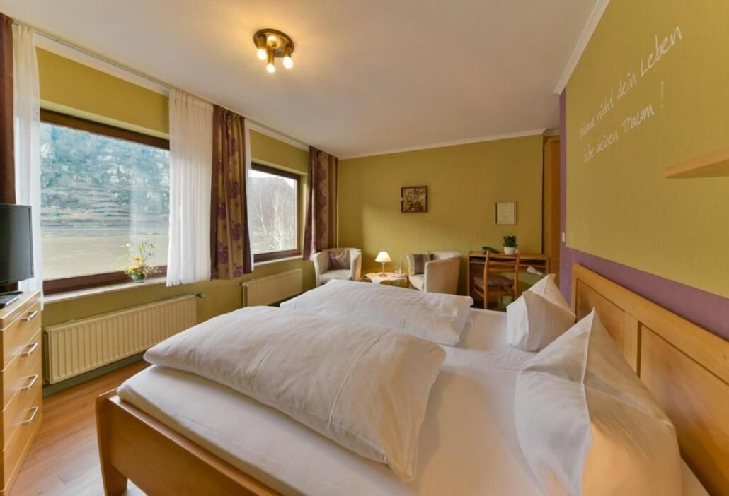 In-room safe, free WiFi, bed sheets