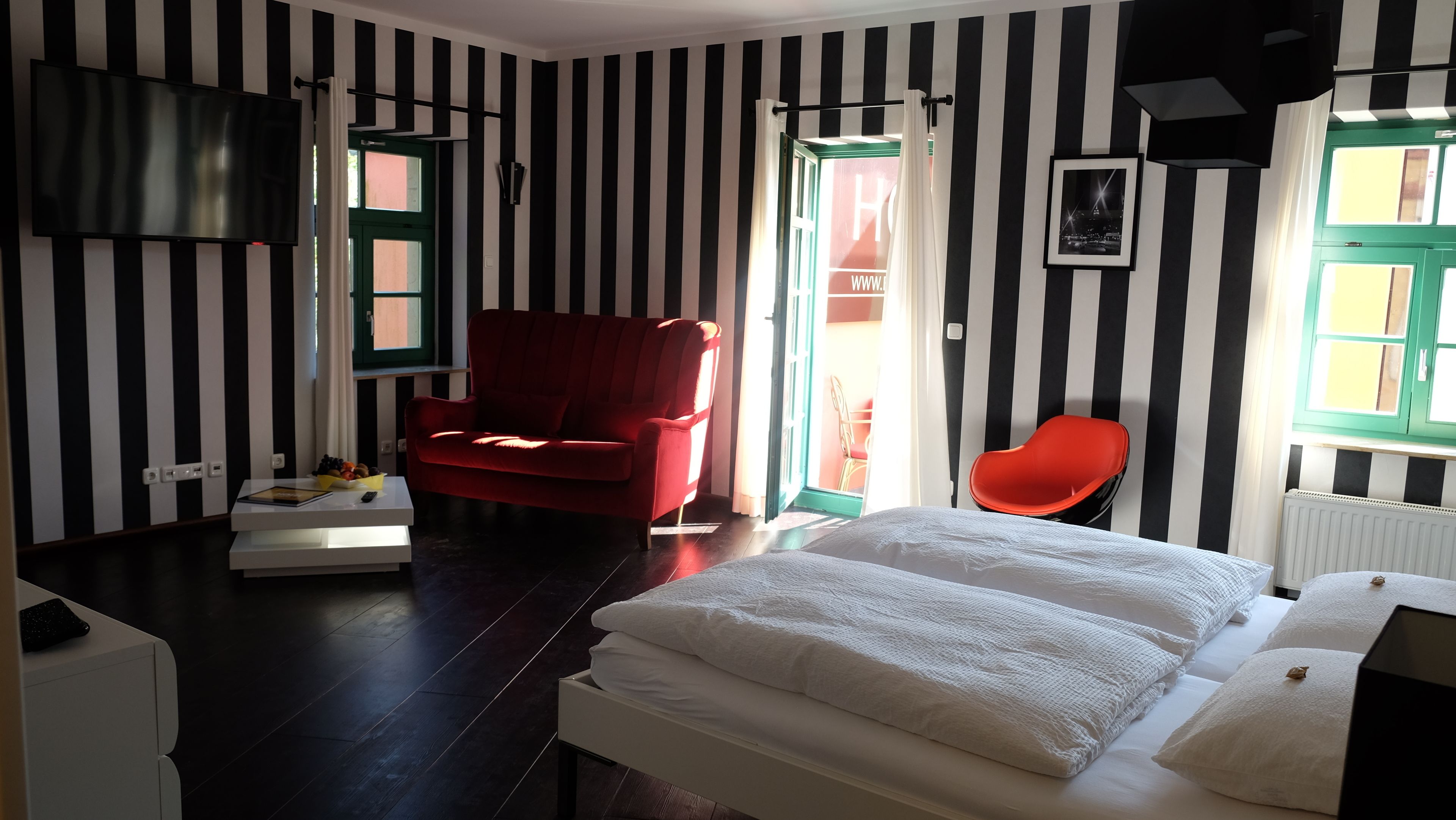 junior suite | individually decorated, individually furnished, desk, blackout curtains