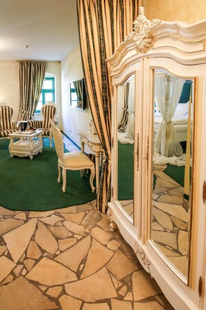 Junior Suite | Living area