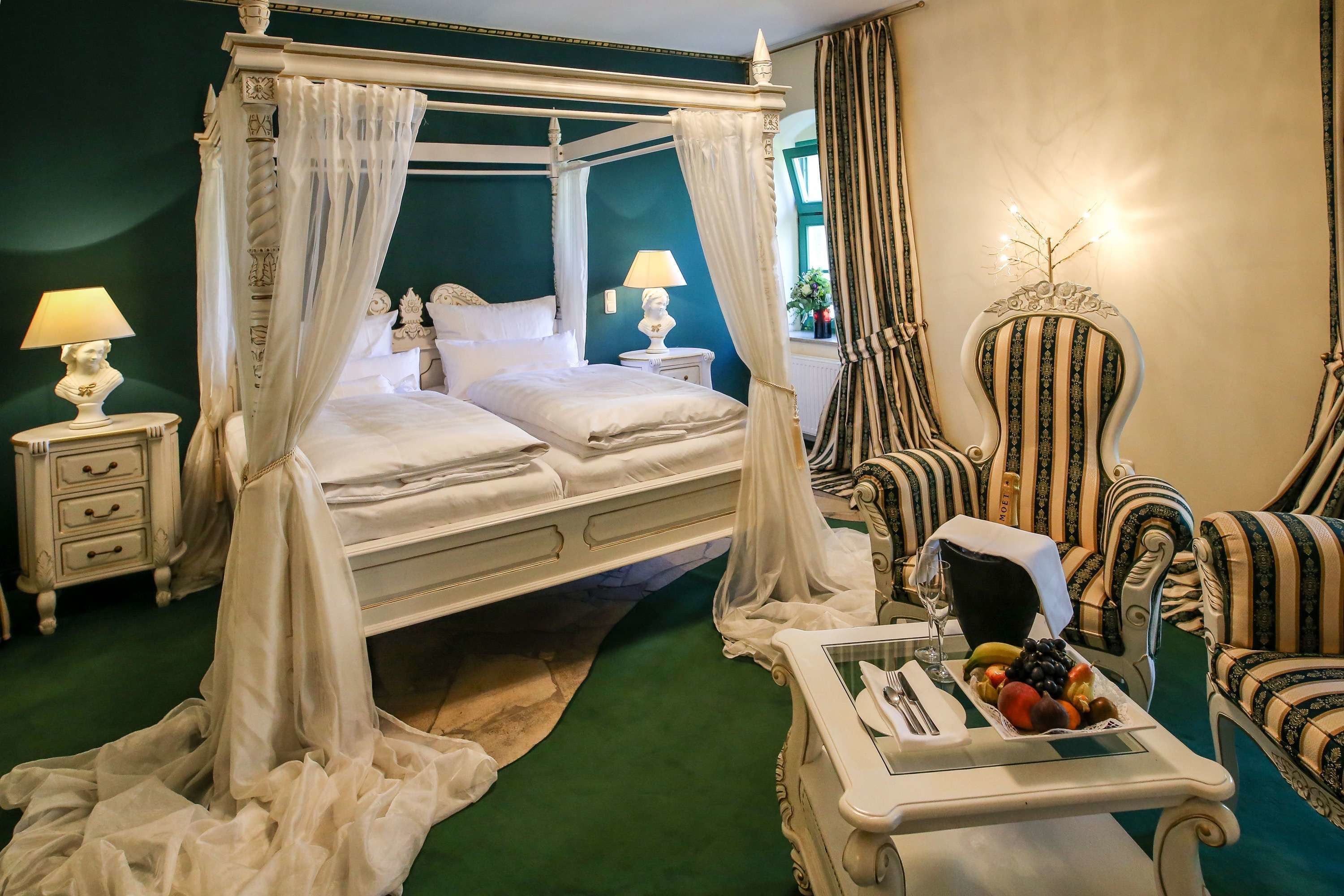 junior suite | living area | flat-screen tv