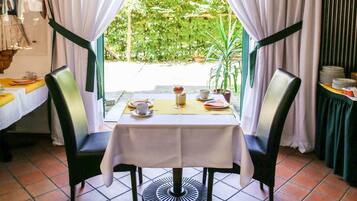 Daily buffet breakfast (EUR 16.00 per person)