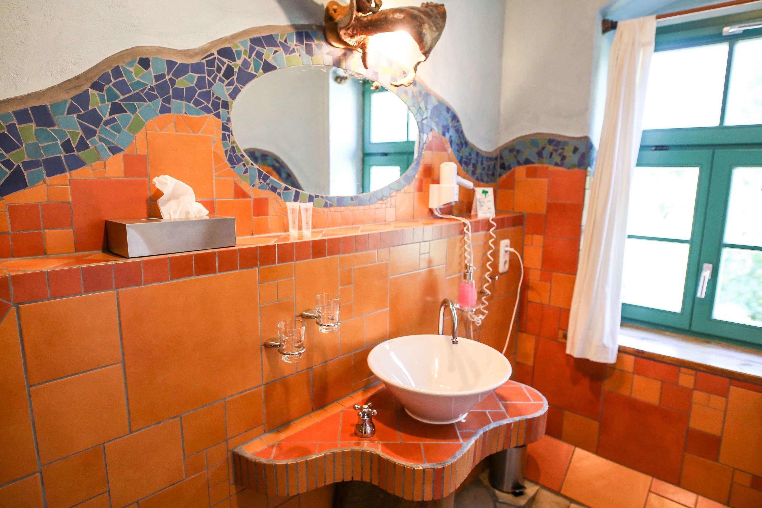 double room | bathroom | shower, rainfall showerhead, free toiletries, hair dryer