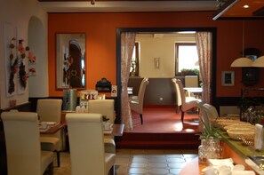 Breakfast area - Hotel Zur Linde (Hanau)