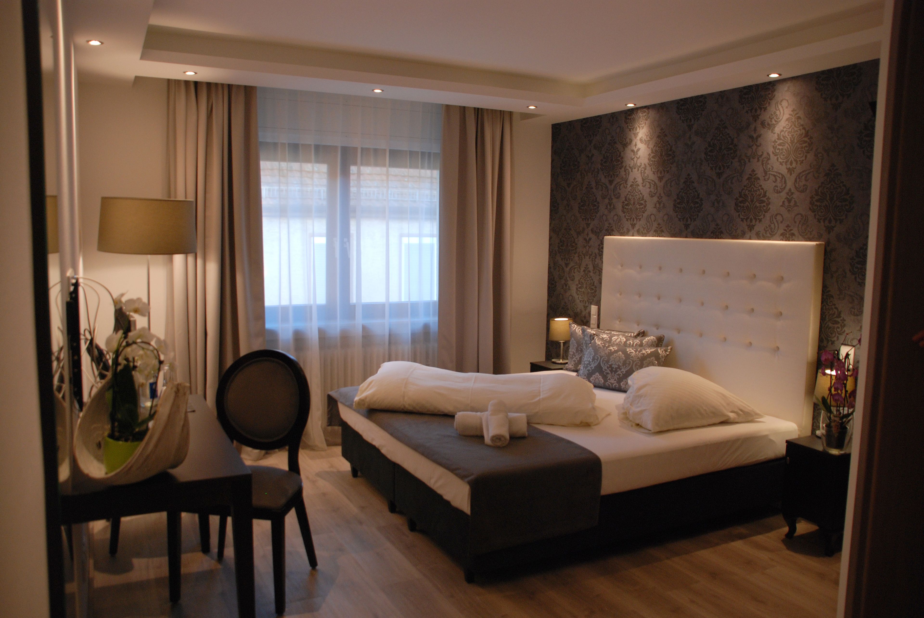 Coffres-forts dans les chambres, bureau, rideaux occultants