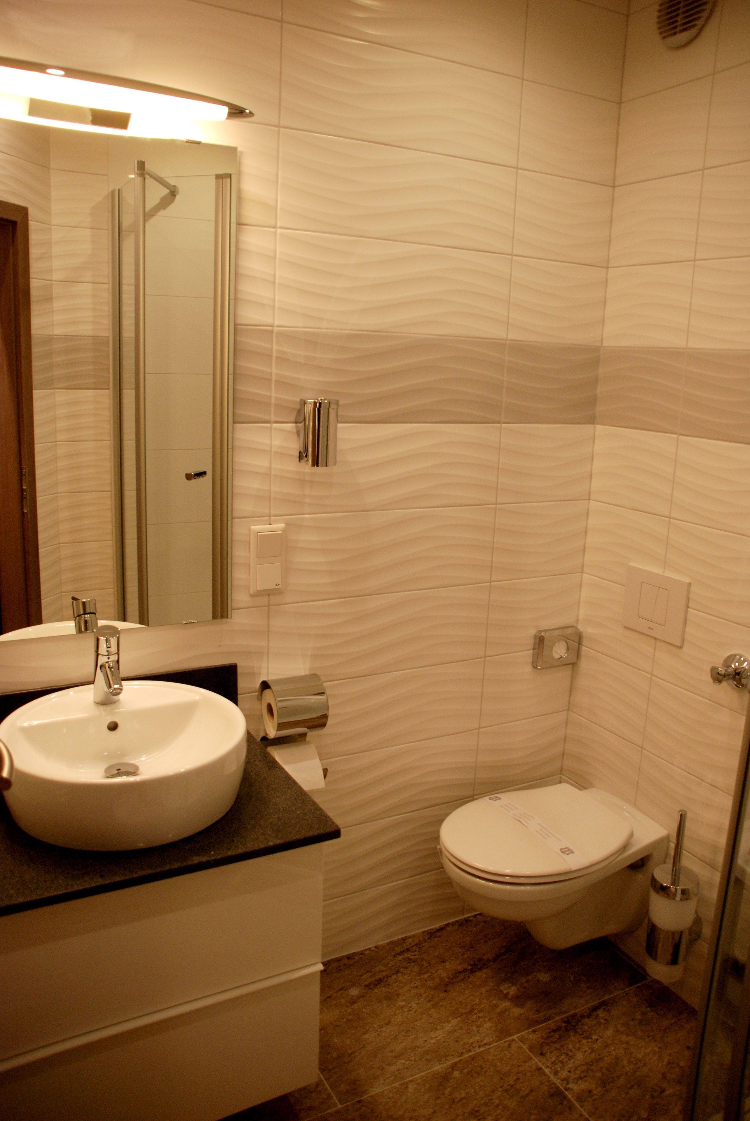 comfort single room, 1 bedroom | bathroom | shower, slippers, towels