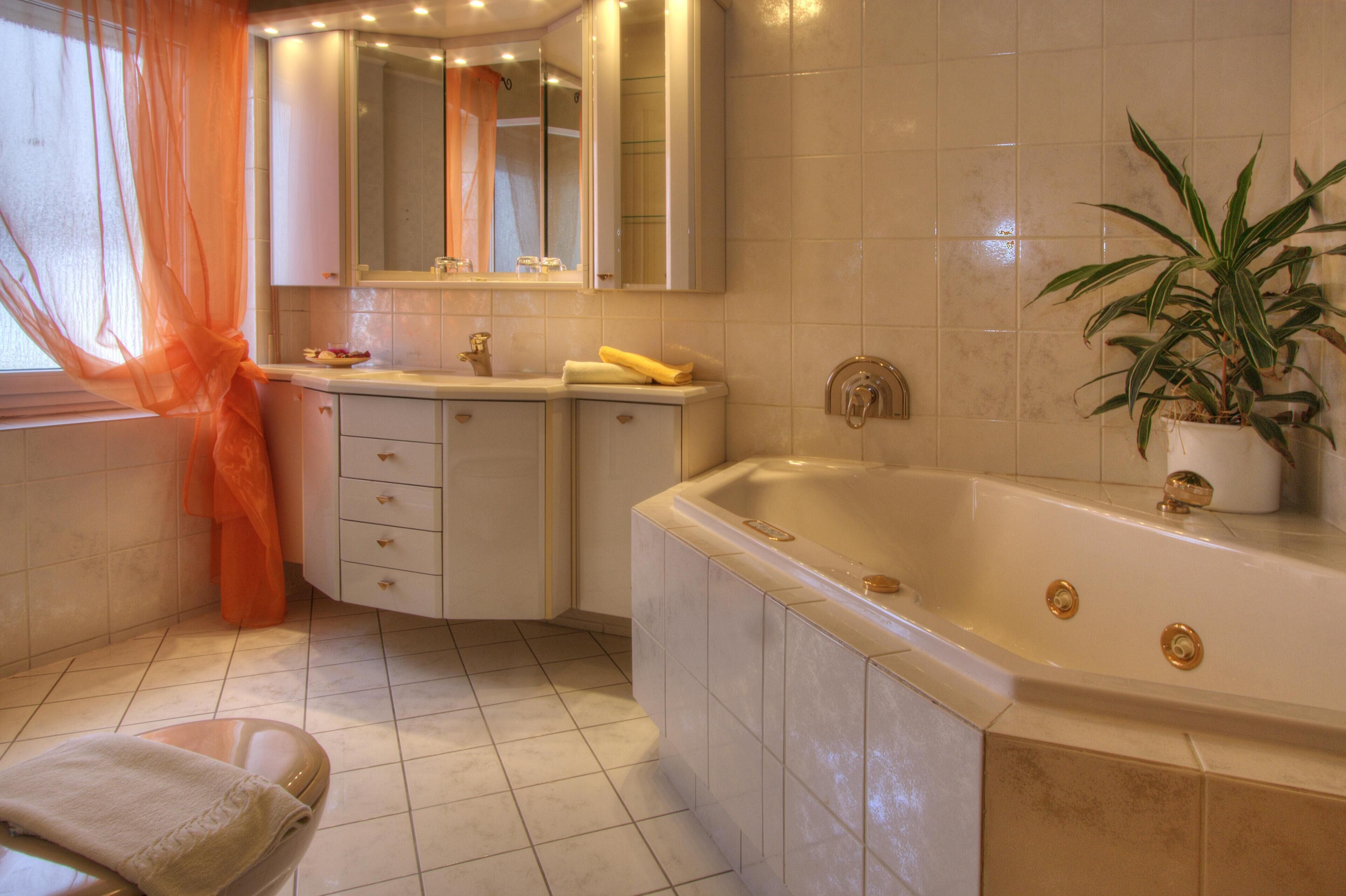 comfort double room | bathroom | shower, free toiletries, hair dryer, towels