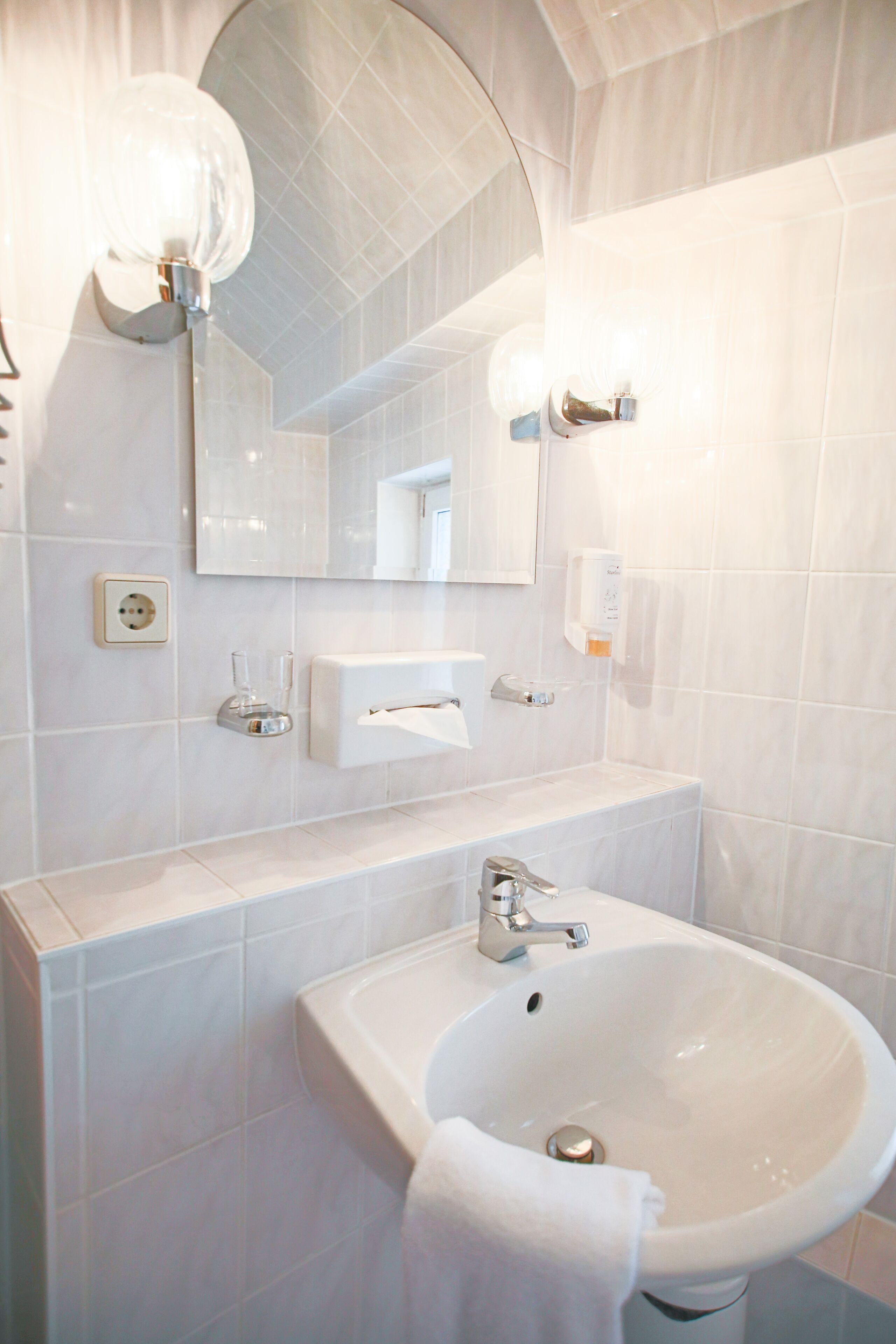 single room | bathroom | shower, free toiletries, hair dryer, towels