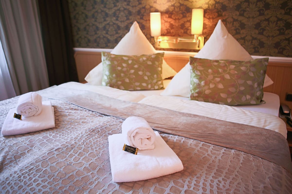 double room | minibar, desk, rollaway beds, free wifi