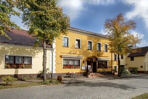 Front of property - Alter Krug Kallinchen (Zossen)