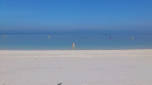 Plage à proximité, sable blanc