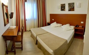 Double or Twin Room | Premium bedding, desk, free cots/infant beds, rollaway beds - Hotel Torres Touriño (Sanxenxo)