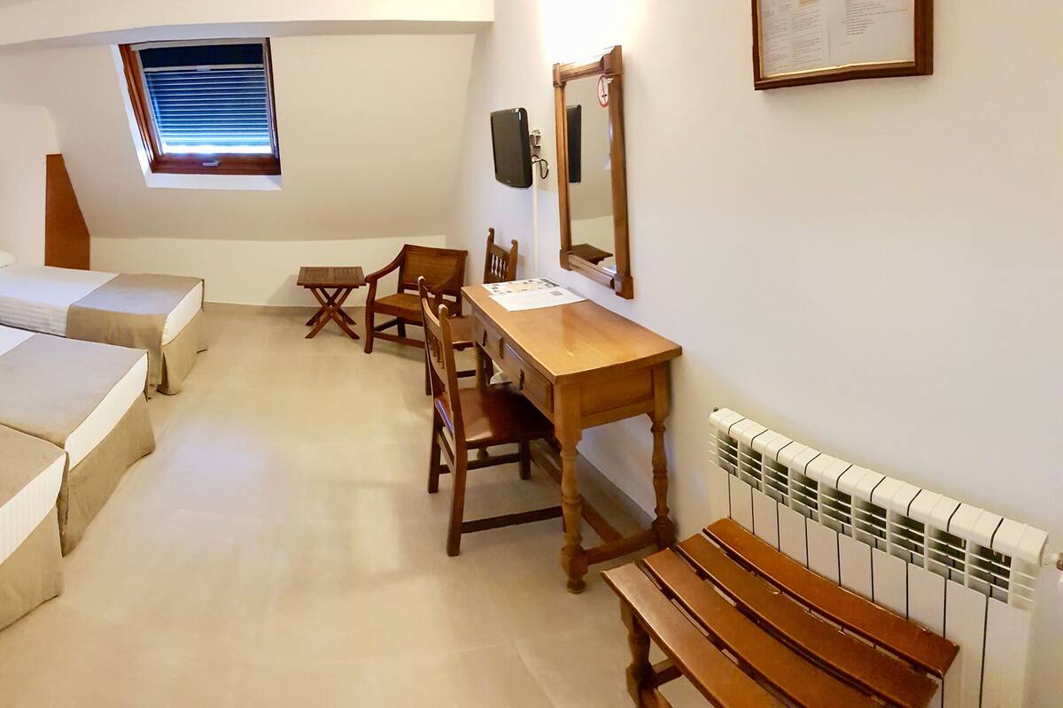 Ropa de cama de alta calidad, escritorio y cunas gratuitas
