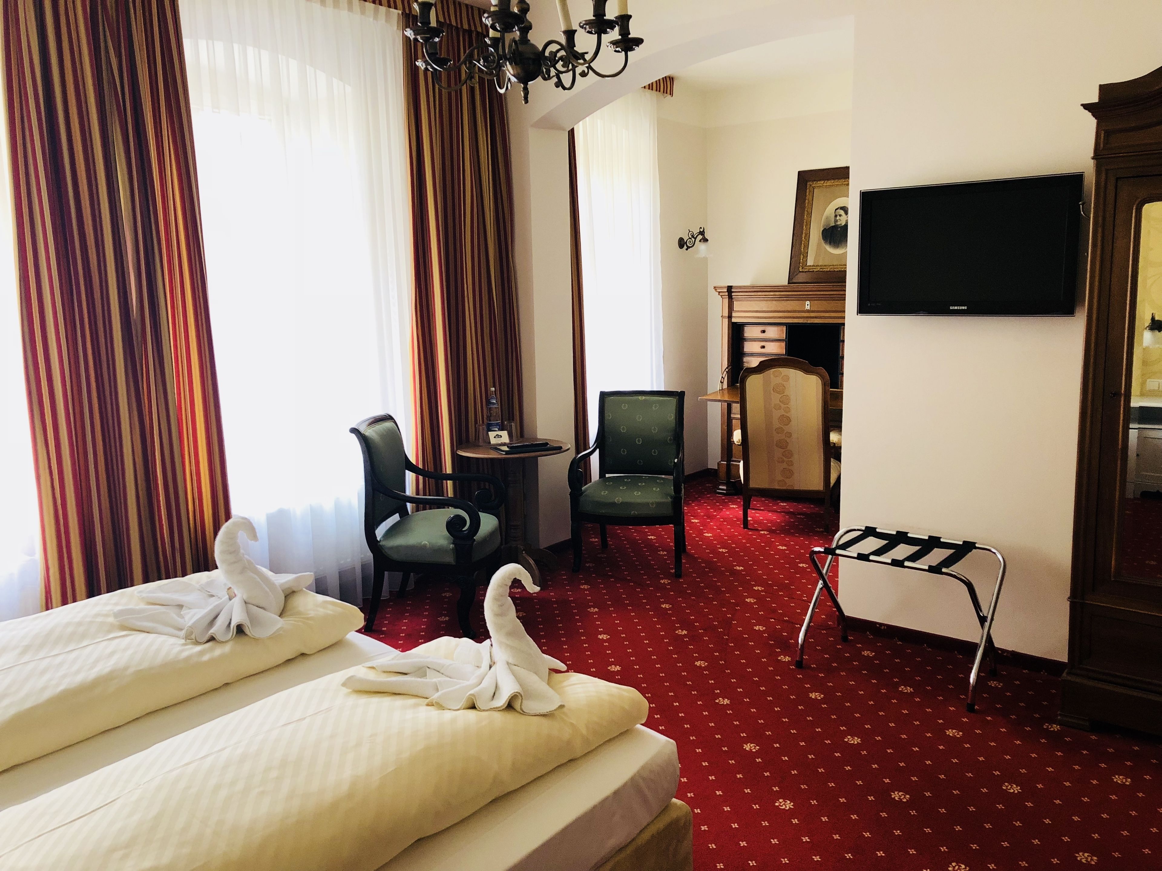 double room | in-room safe, individually decorated, individually furnished, desk