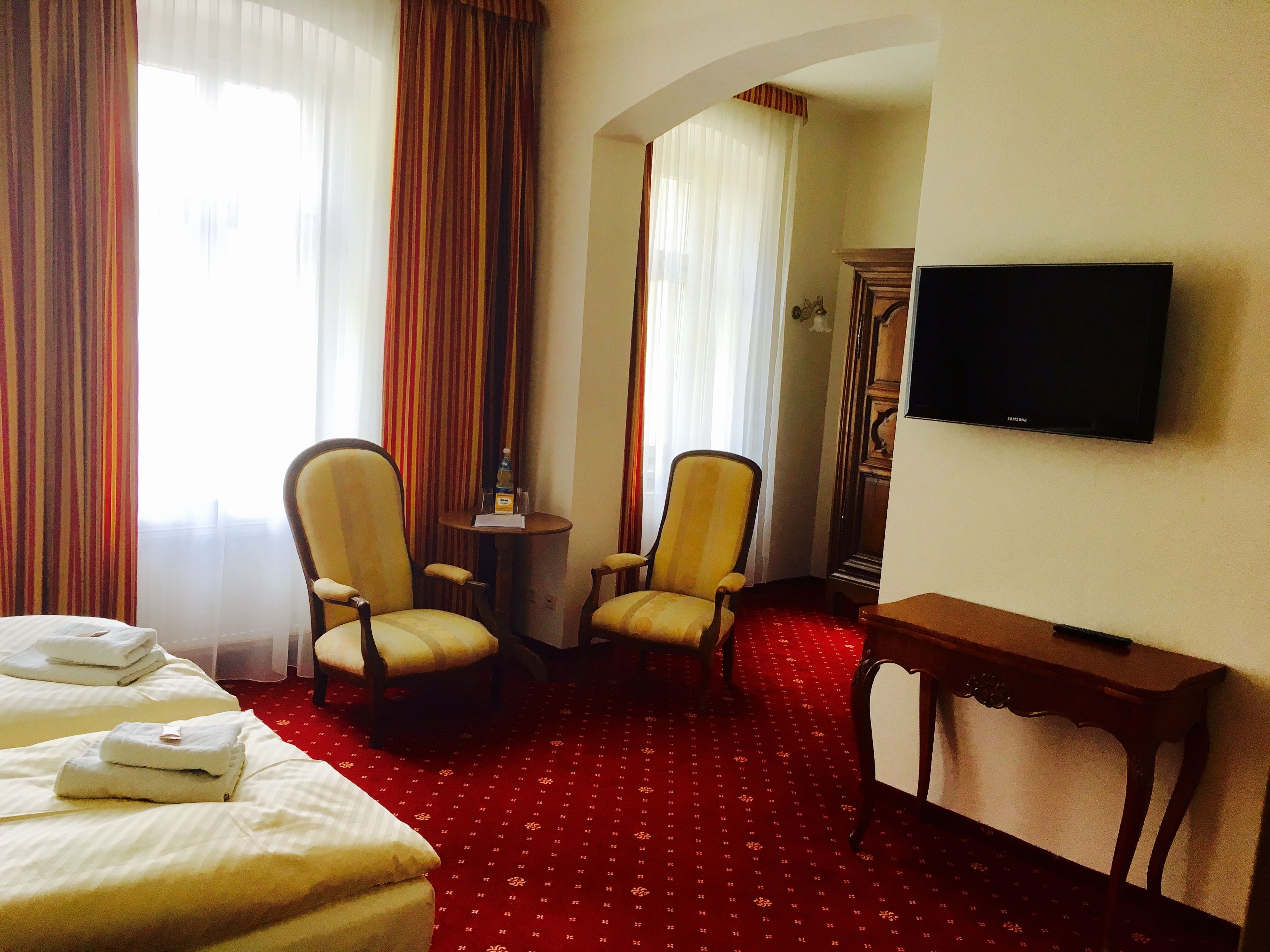 double room | in-room safe, individually decorated, individually furnished, desk