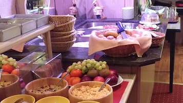 Se ofrece un desayuno bufé (15 EUR por persona)