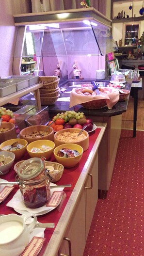 Daily buffet breakfast for a fee - Hotel Nordischer Hof (Krakow am See)